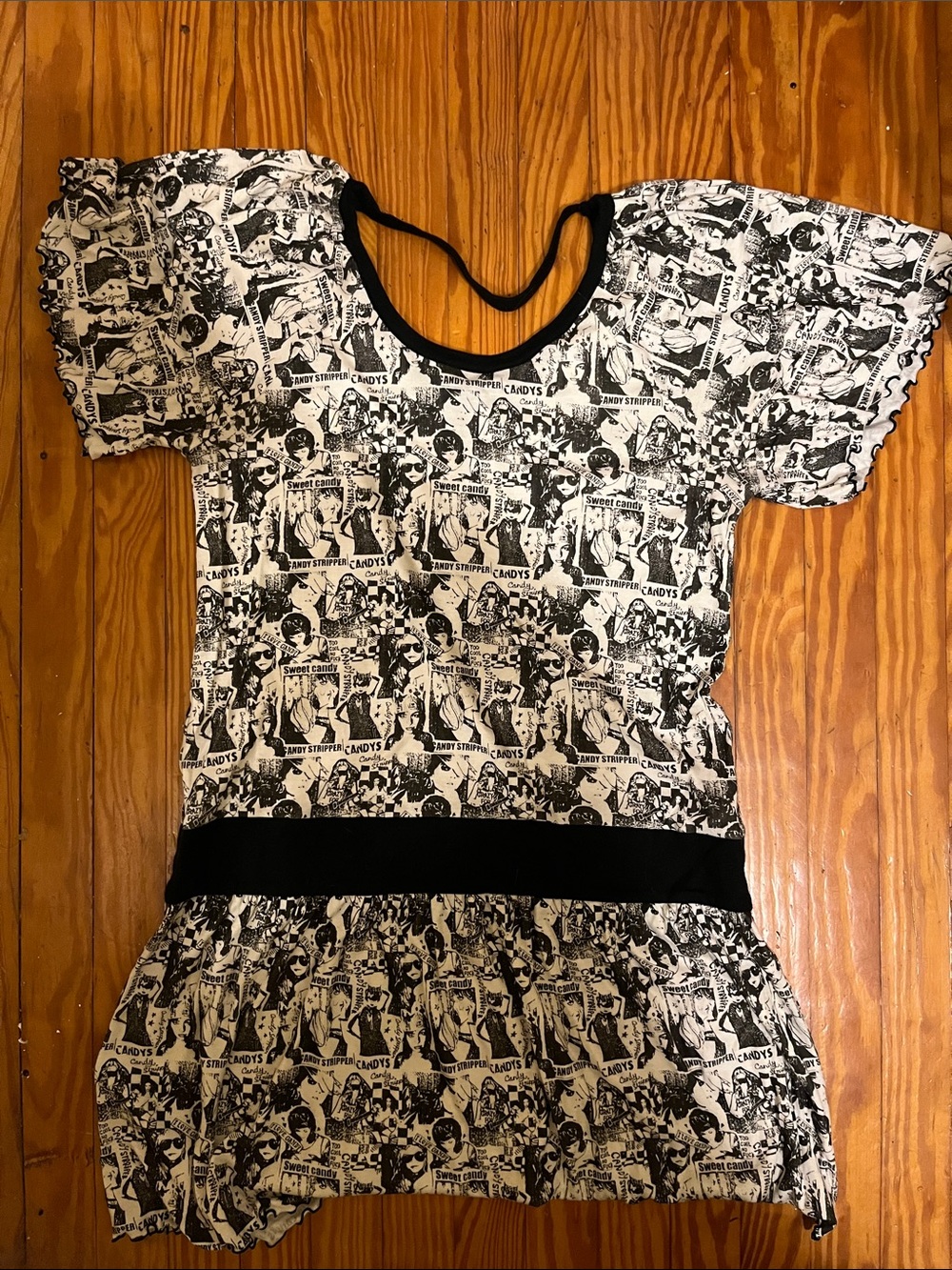 Exclusive Black & White Graphic Print Midi Dress with Waistband